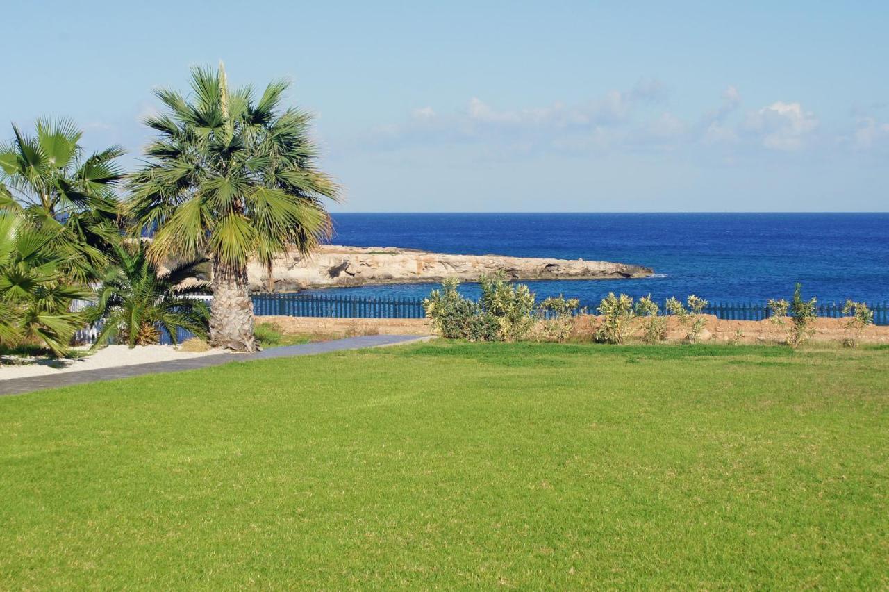 Lucile - Coralli Beachfront Apartment Paralimni Exterior photo