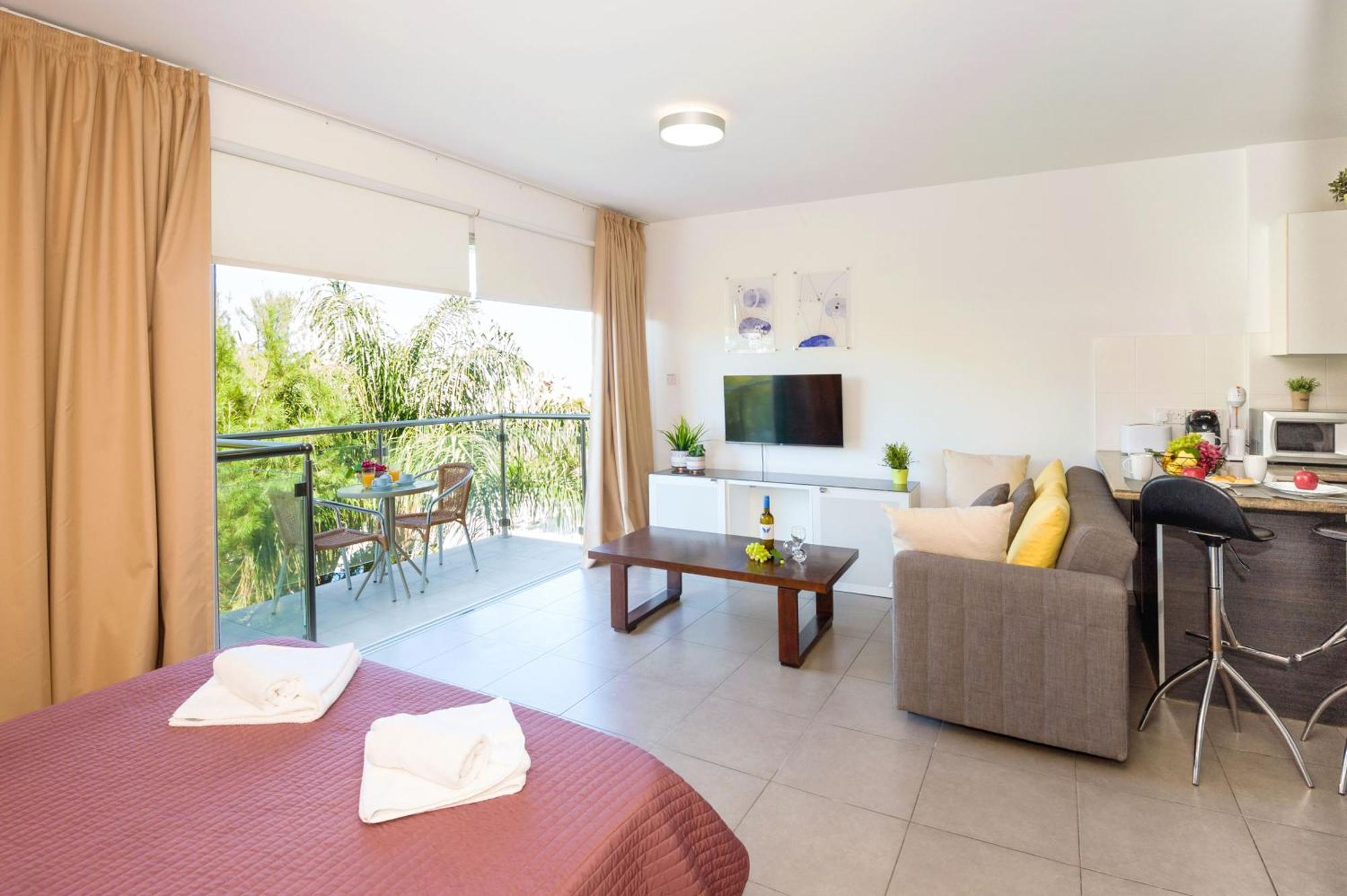 Lucile - Coralli Beachfront Apartment Paralimni Exterior photo