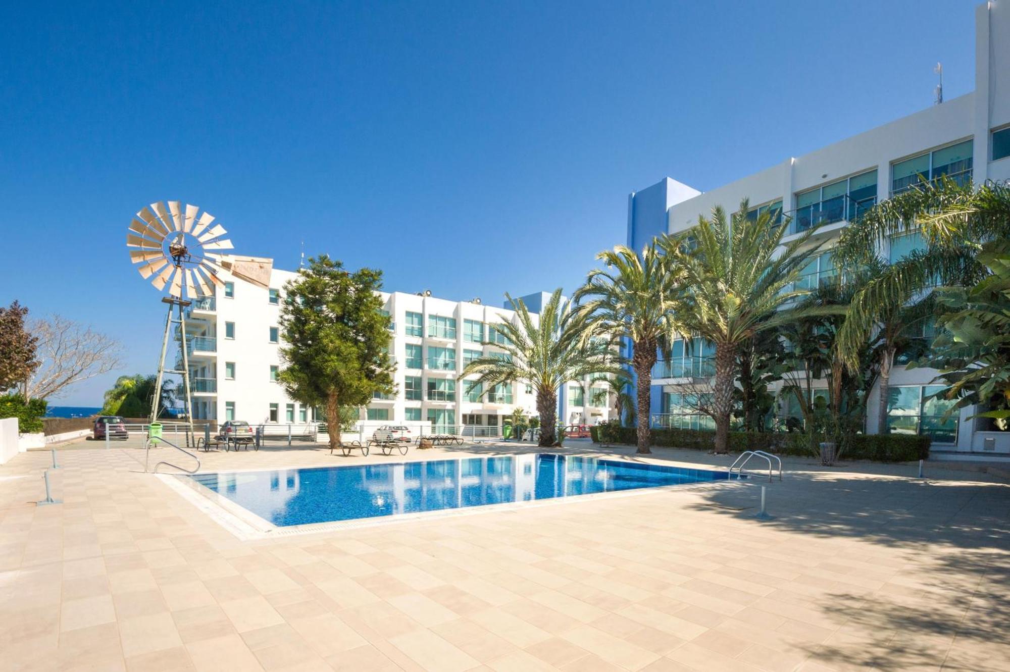 Lucile - Coralli Beachfront Apartment Paralimni Exterior photo