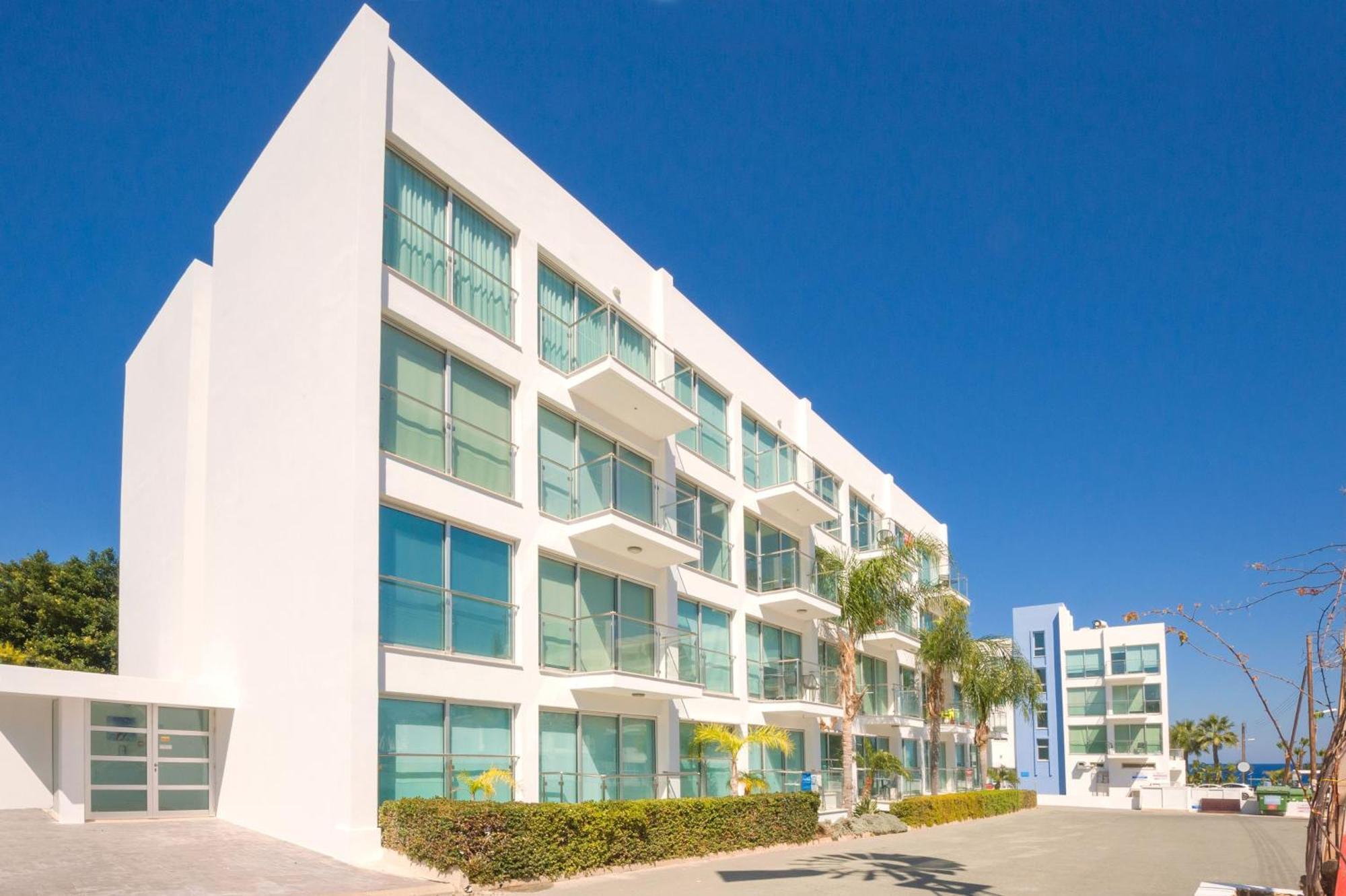 Lucile - Coralli Beachfront Apartment Paralimni Exterior photo