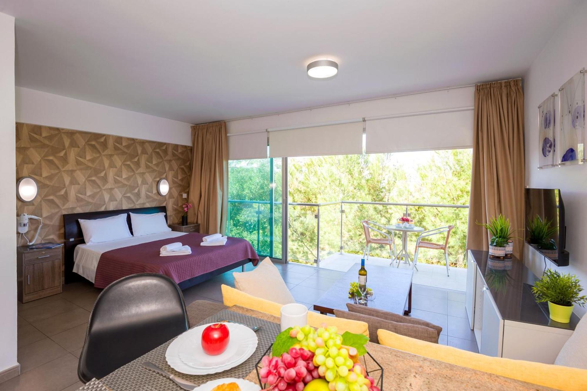 Lucile - Coralli Beachfront Apartment Paralimni Exterior photo