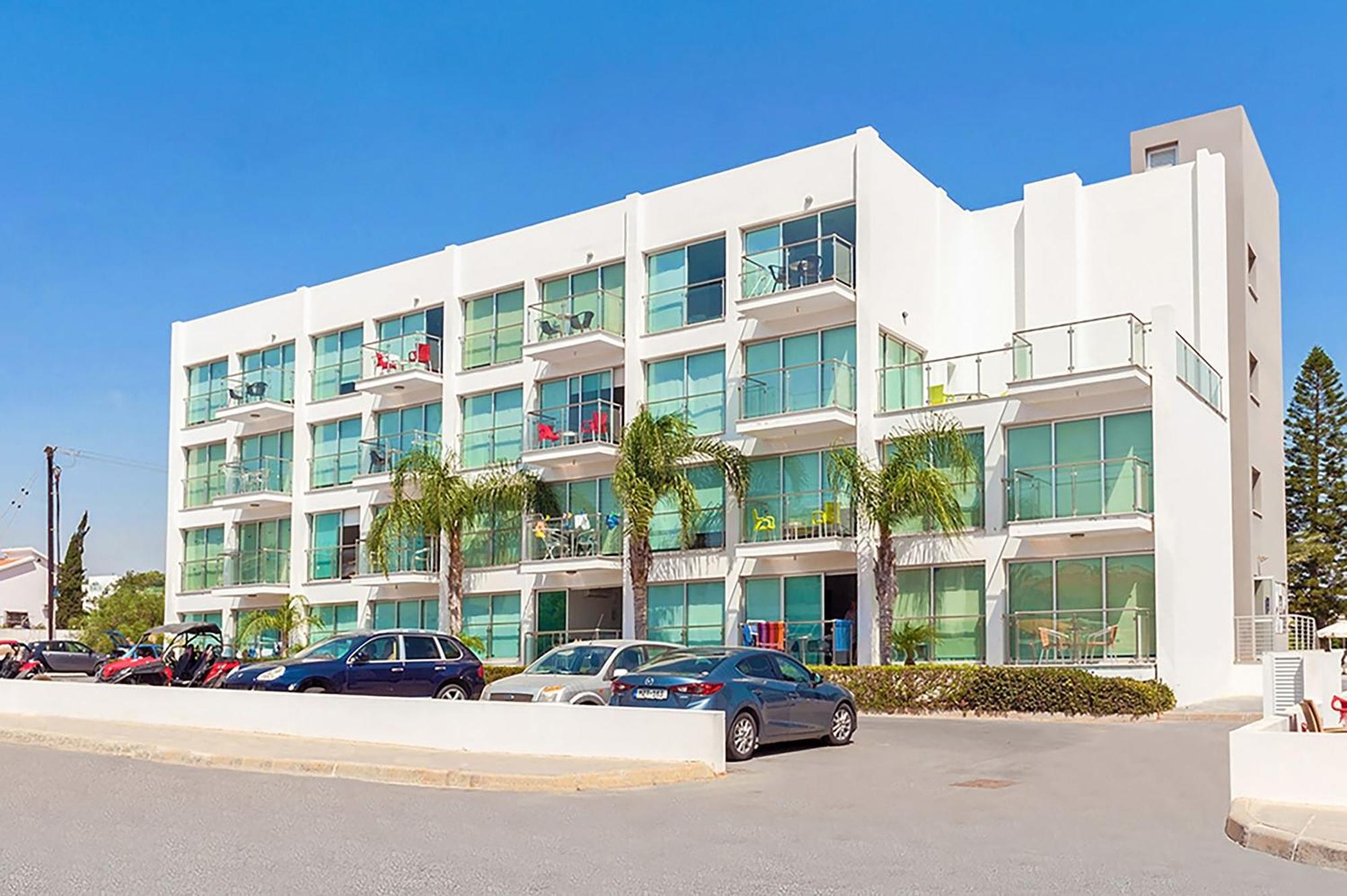 Lucile - Coralli Beachfront Apartment Paralimni Exterior photo