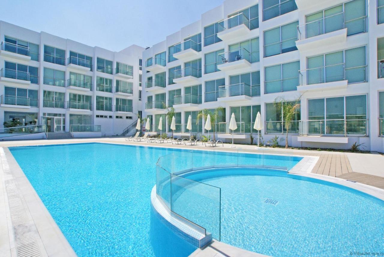 Lucile - Coralli Beachfront Apartment Paralimni Exterior photo
